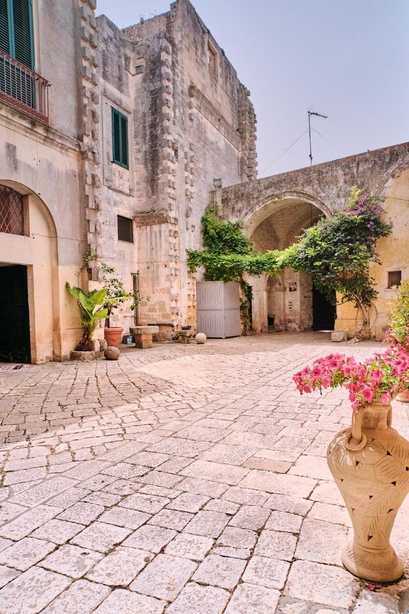 ホテル Palazzo Scarciglia ミネルヴィーノ・ディ・レッチェ エクステリア 写真